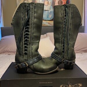 Freebird Contour size 10 Blue like new condition
